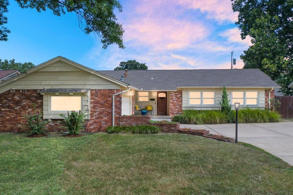 Southern Hills Stunner Holiday home *