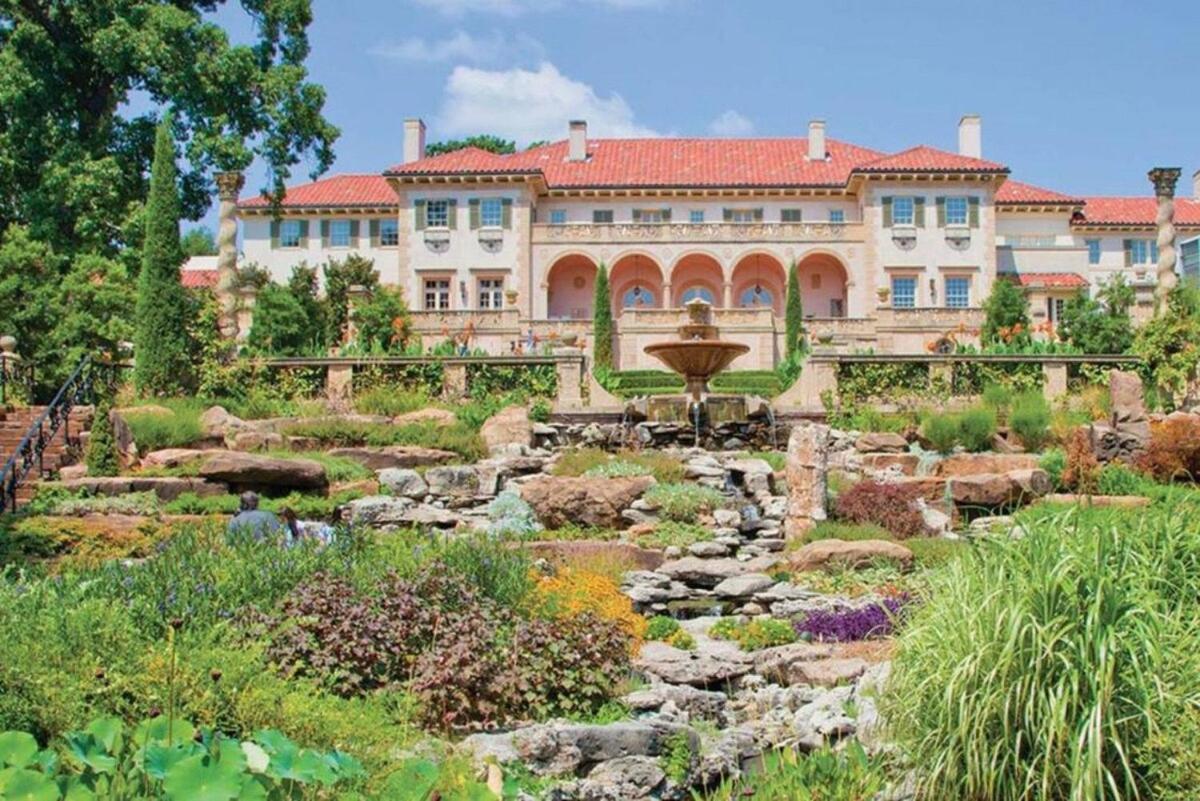 Southern Hills Stunner Holiday home New York