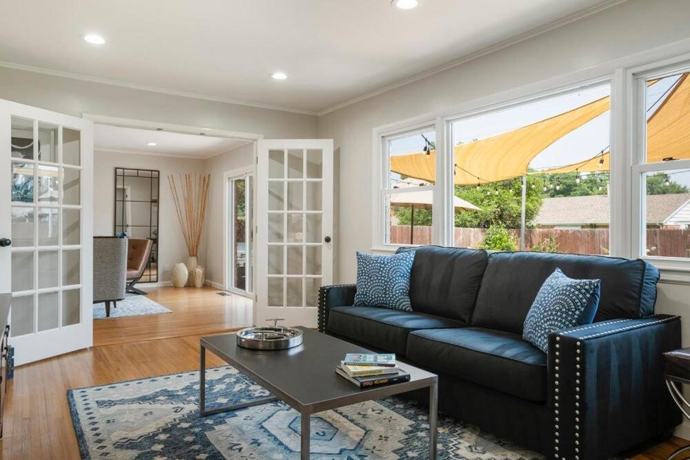 Southern Hills Stunner Holiday home *